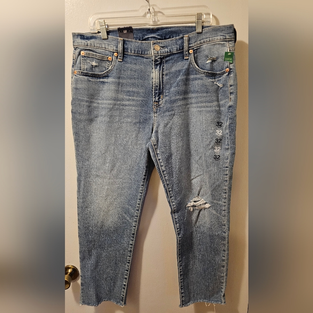 GAP Jeans Blue Girlfriend Mid Rise Tapered Leg Distressed Raw Hem Womens 32 NWT